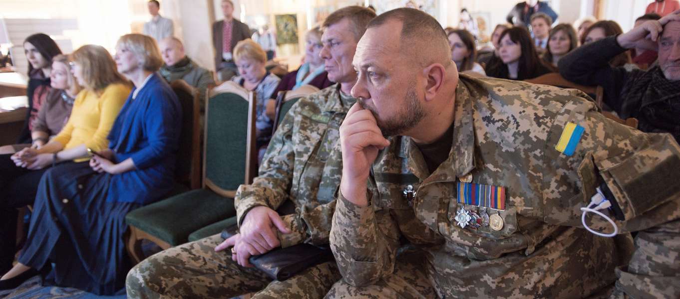 І.Геращенко долучилась до перегляду фільму «Війна химер» про українських військовослужбовців на Донбасі та ознайомилась із фотовиставкою «Не забуті» про українських заручників І.Геращенко долучилась до перегляду фільму «Війна химер» про українських військовослужбовців на Донбасі та ознайомилась із фотовиставкою «Не забуті» про українських заручників